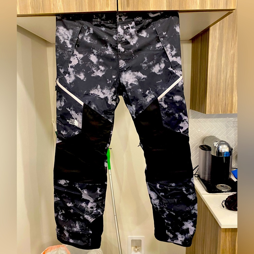 North Face Ski Pants size Large camo